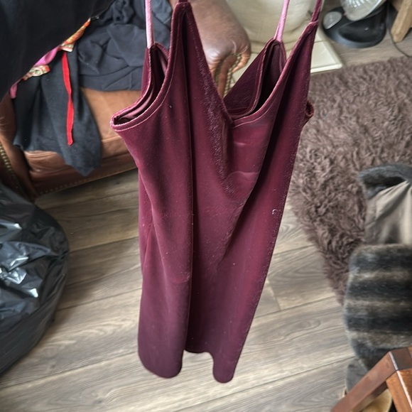 UNIQLO velvet camisole slip velour dress in burgundy size small - Picture 6 of 8